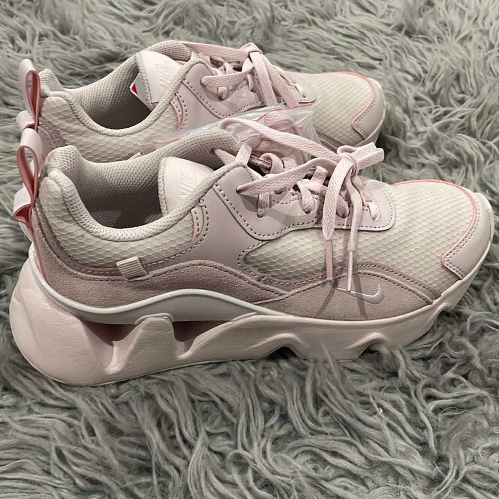 Brand new woman’s Nike shoes